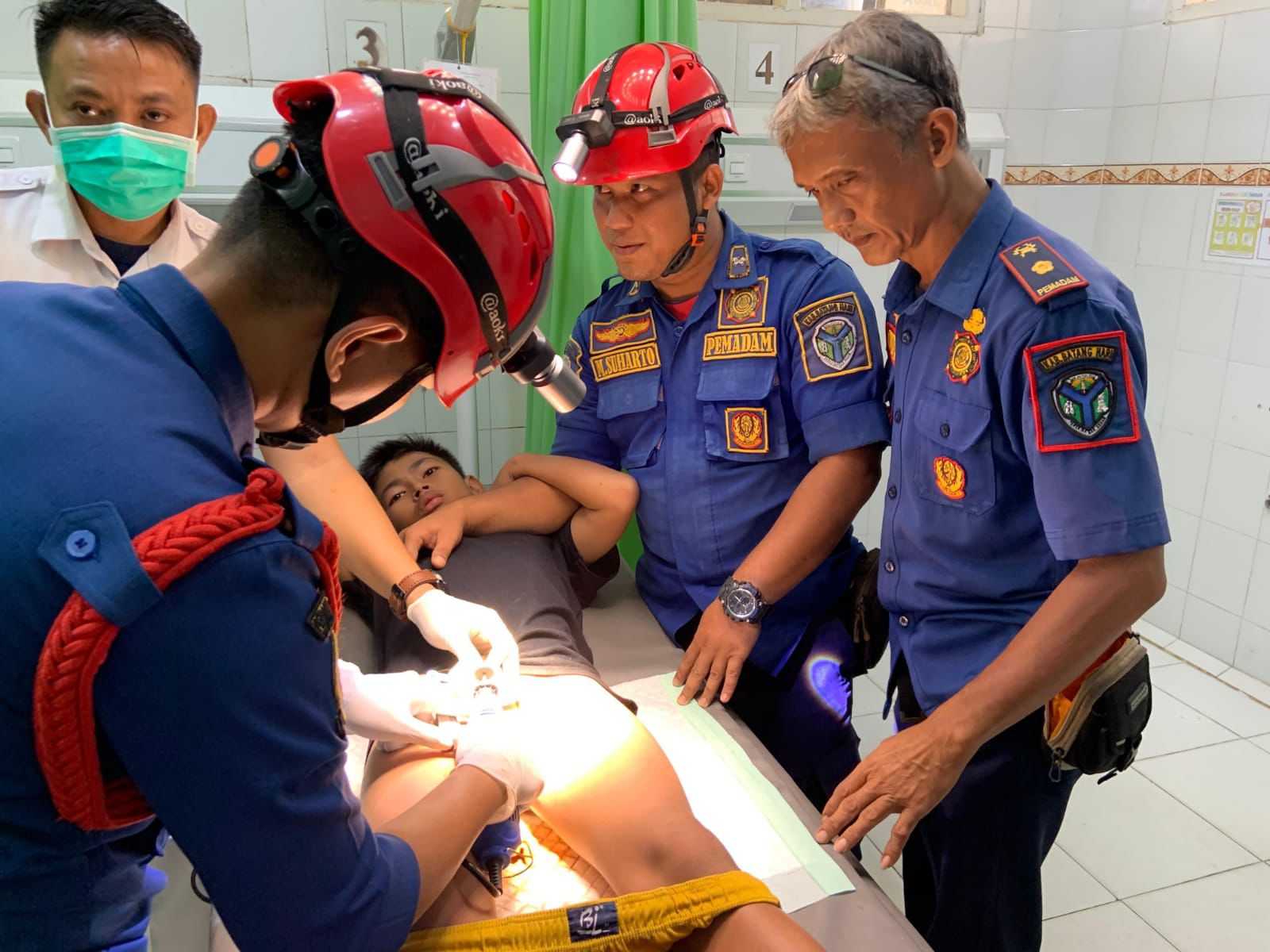 Iseng Masukan Cincin Titanium di Alat Kelamin selama 4 Hari, Bocah Laki-Laki di Mersam di Evakuasi Damkarmat