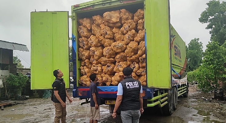 Tindak Lanjuti Laporan Masyarakat, Gudang di Sungai Saren-Tanjabbar Disidak