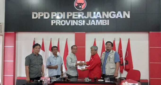 Romi Hariyanto Ambil Formulir Penjaringan Bacagub PDI Perjuangan 