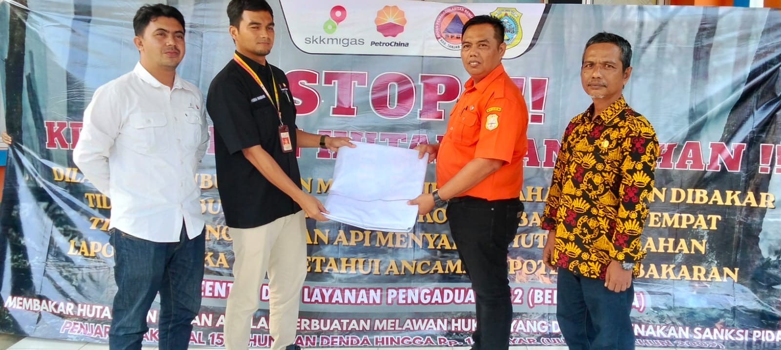 Bantu Jinakkan Karhutla di TanjabTim, SKK Migas PetroChina Pasok 180 APD ke BPBD