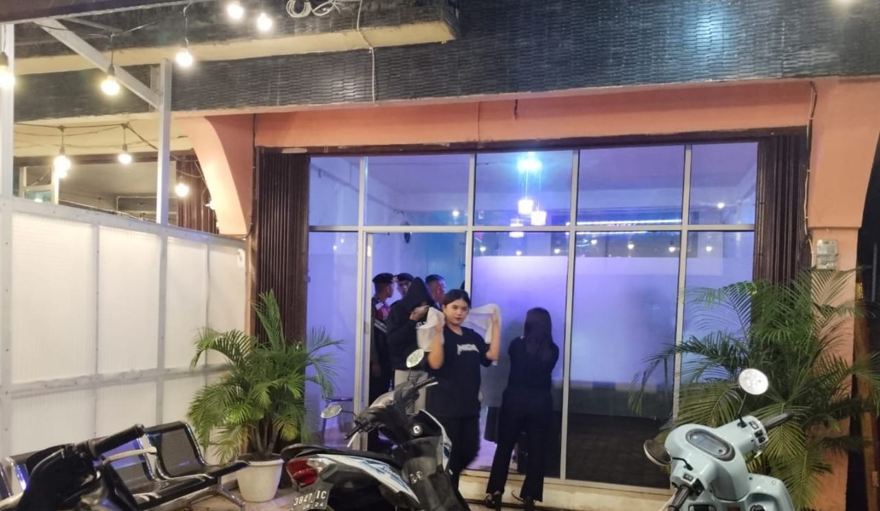 6 Pemandu Lagu dan Miras Diamankan Saat Patroli Tempat Karaoke di Sungai Penuh