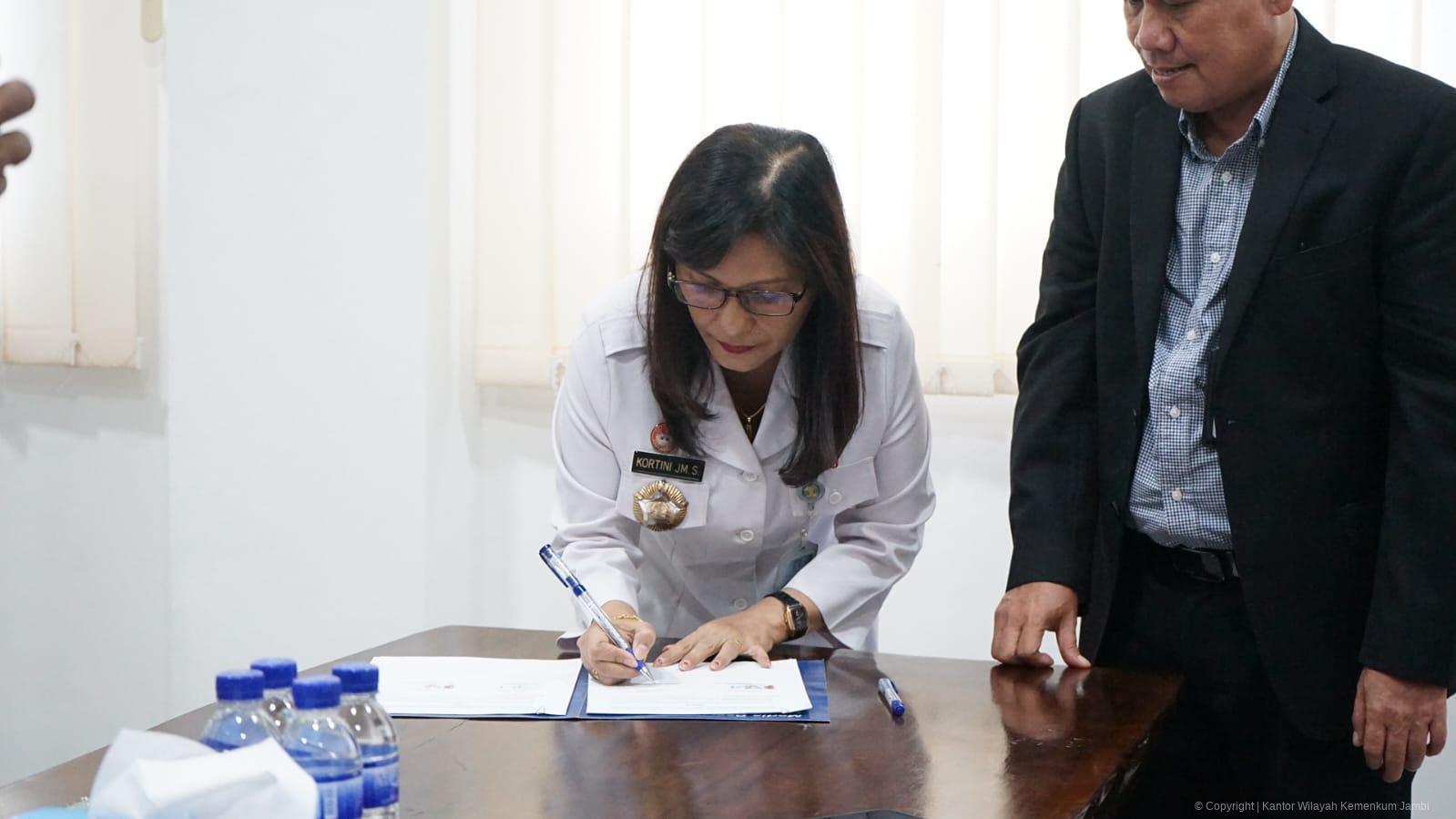 Kanwil Kemenkum Jambi – TVRI Jambi Tandatangani PKS