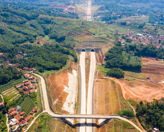 Lewat Tol Cisumdawu, Dari Bandung ke Cirebon Hanya 40-50 Menit Saja!