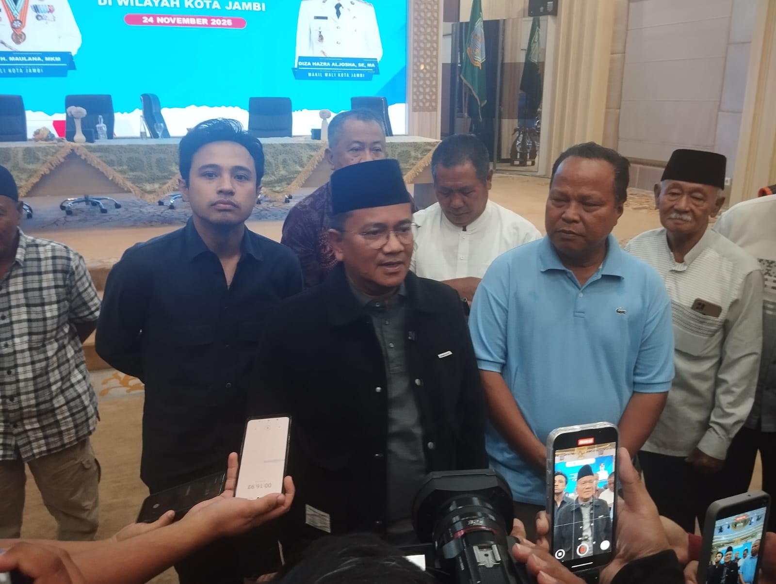 Peduli Warganya, Walikota Maulana Pastikan Hak Ribuan Warga Zona Merah Tak Diabaikan