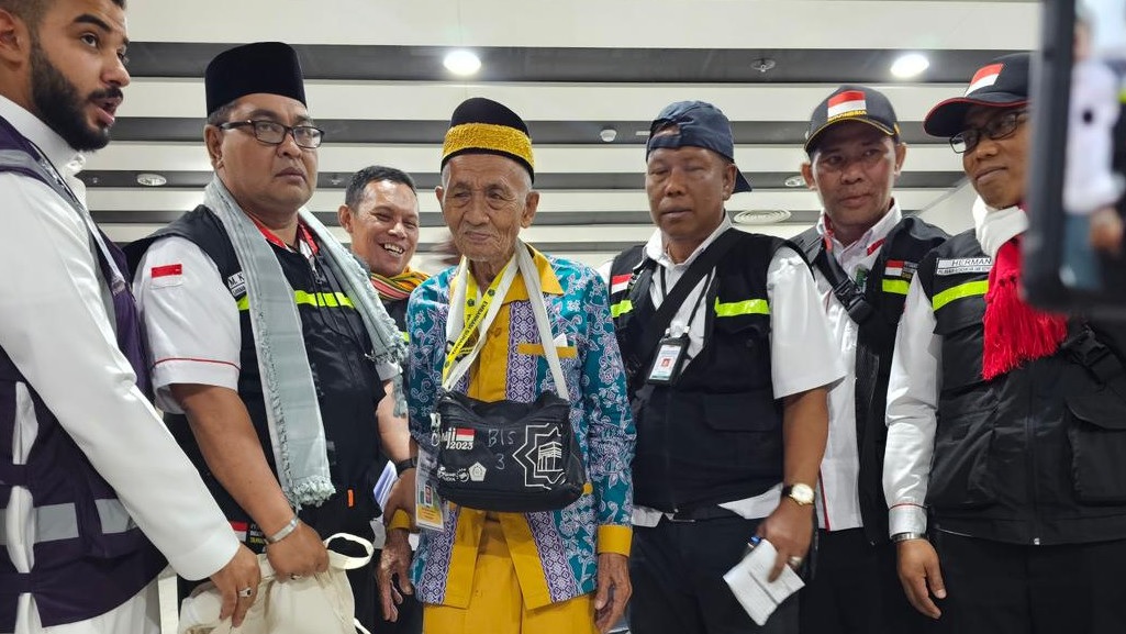 MASYAALLAH! Mbah Harun (119 Tahun) Jamaah Haji Tertua Asal Indonesia Sudah Sampai Madinah