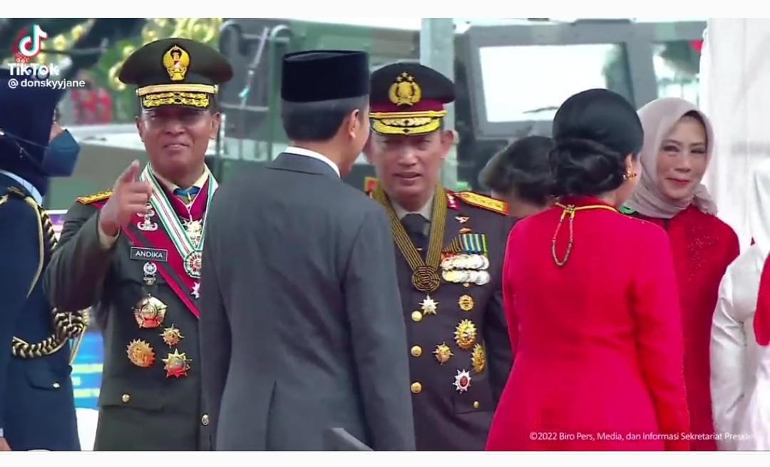 Viral Video Listyo Dicuekin Jokowi Saat Salaman, Pihak Istana : Presiden - Kapolri Tidak Ada Masalah 