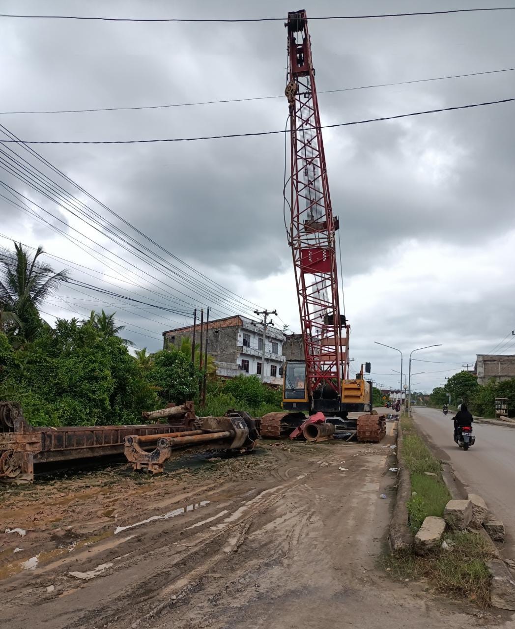 PU Tanjabbar Surati Balai Mengenai Alat Berat Jembatan Parit Gompong