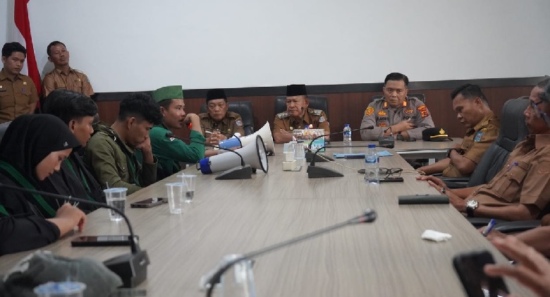 Wabup Merangin H A Khafidh Sepakati Aspirasi HMI Merangin