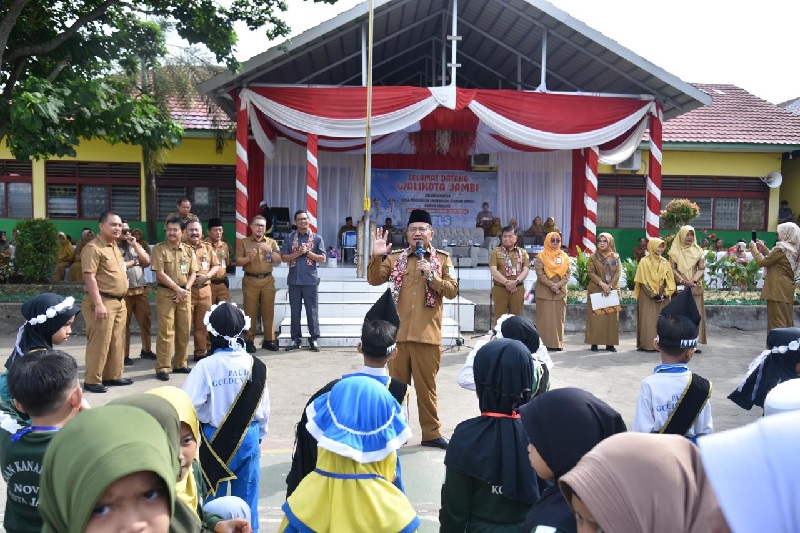 MPLS Serentak di Kota Jambi Resmi Dimulai, Wali Kota Maulana : Sekolah Harus Menyenangkan