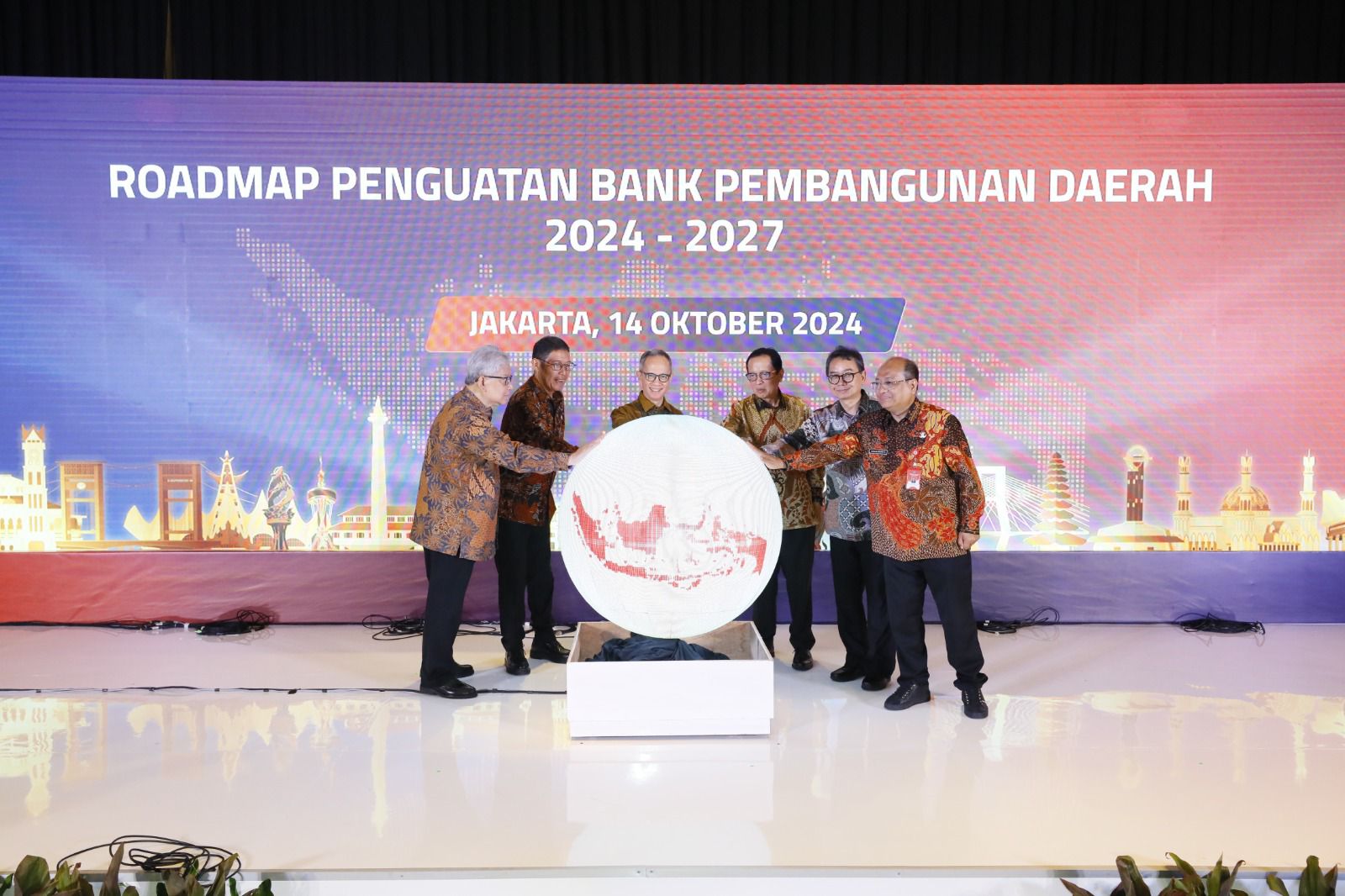 OJK Dorong BPD Berdaya Tahan, Kontributif Dan Kompetitif, Peluncuran Roadmap Penguatan BPD 2024-2027