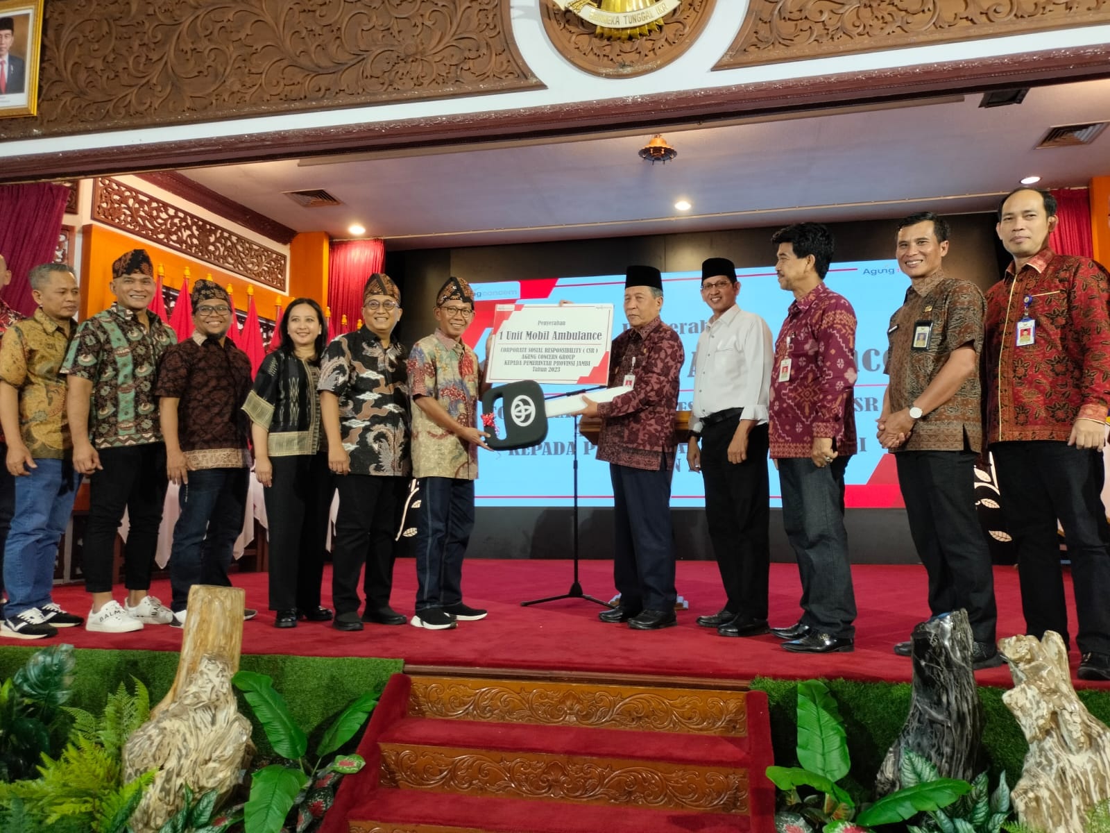 Donasikan Ambulans untuk Pemprov Jambi, Agung Concern-Agung Toyota Lanjutkan Rangkaian Program CSR Berbagi