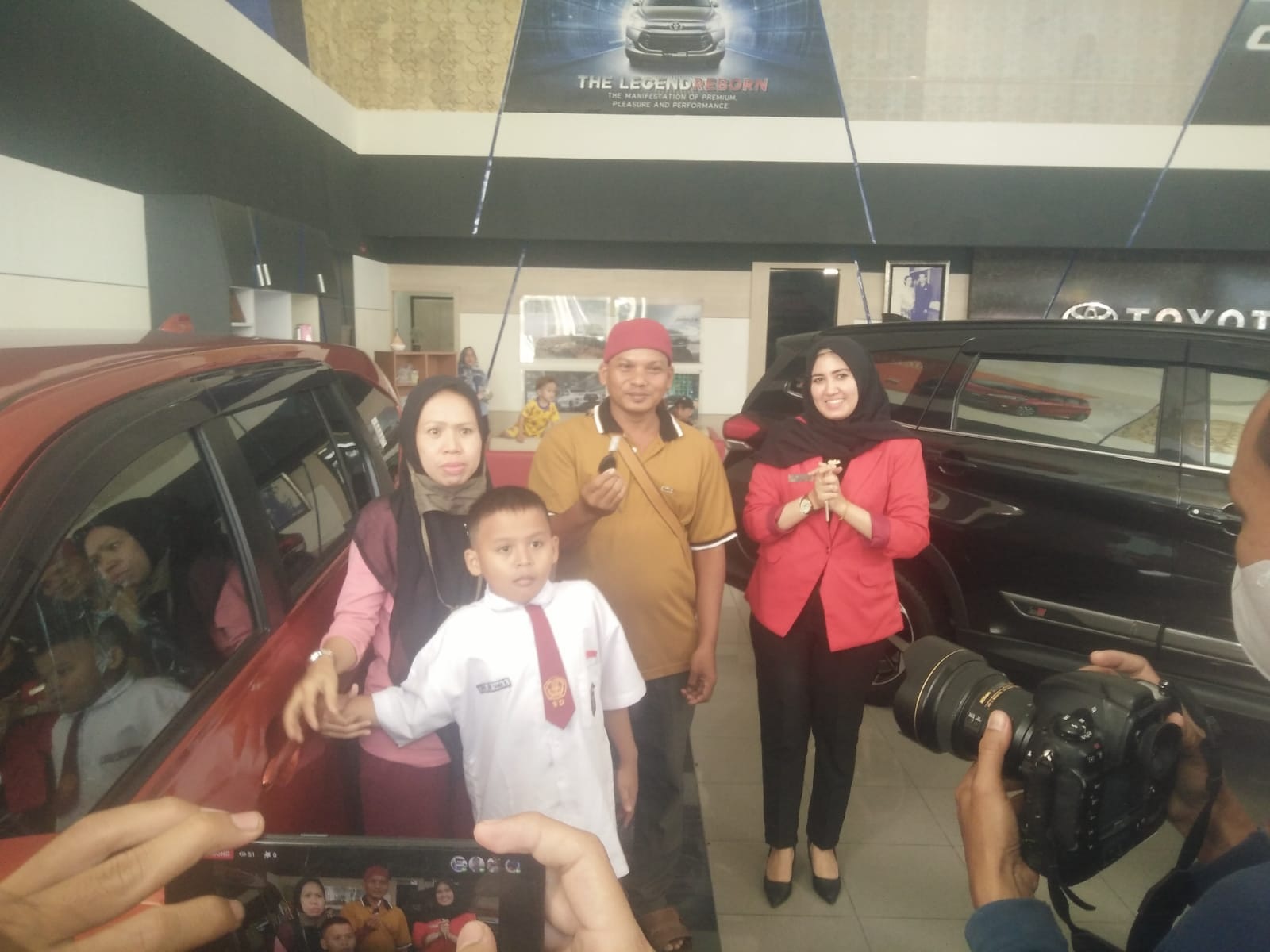 Pasutri di Jambi Beli Cash Sebuah Mobil Pakai Uang Koin 