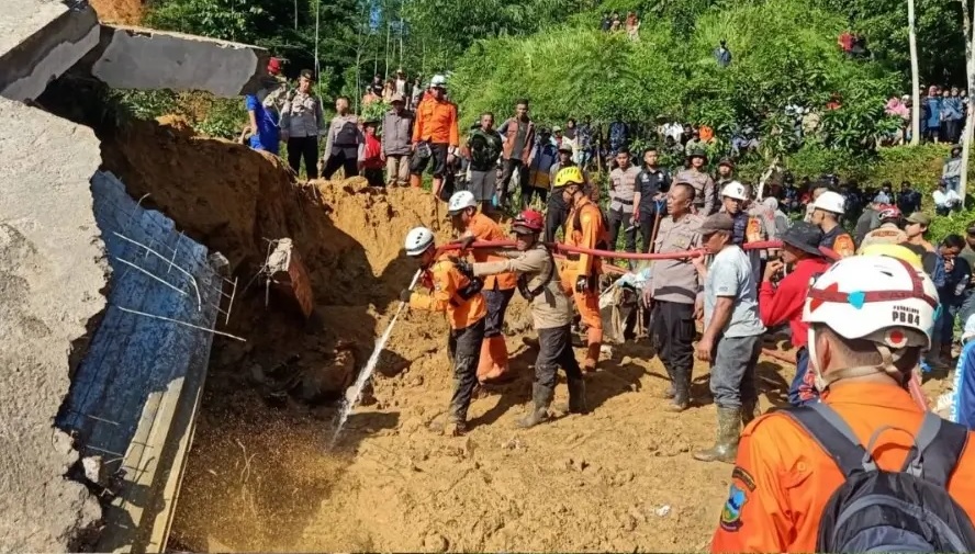 Bencana Longsor di Garut, Tiga Orang Ditemukan Meninggal Akibat Tertimbun