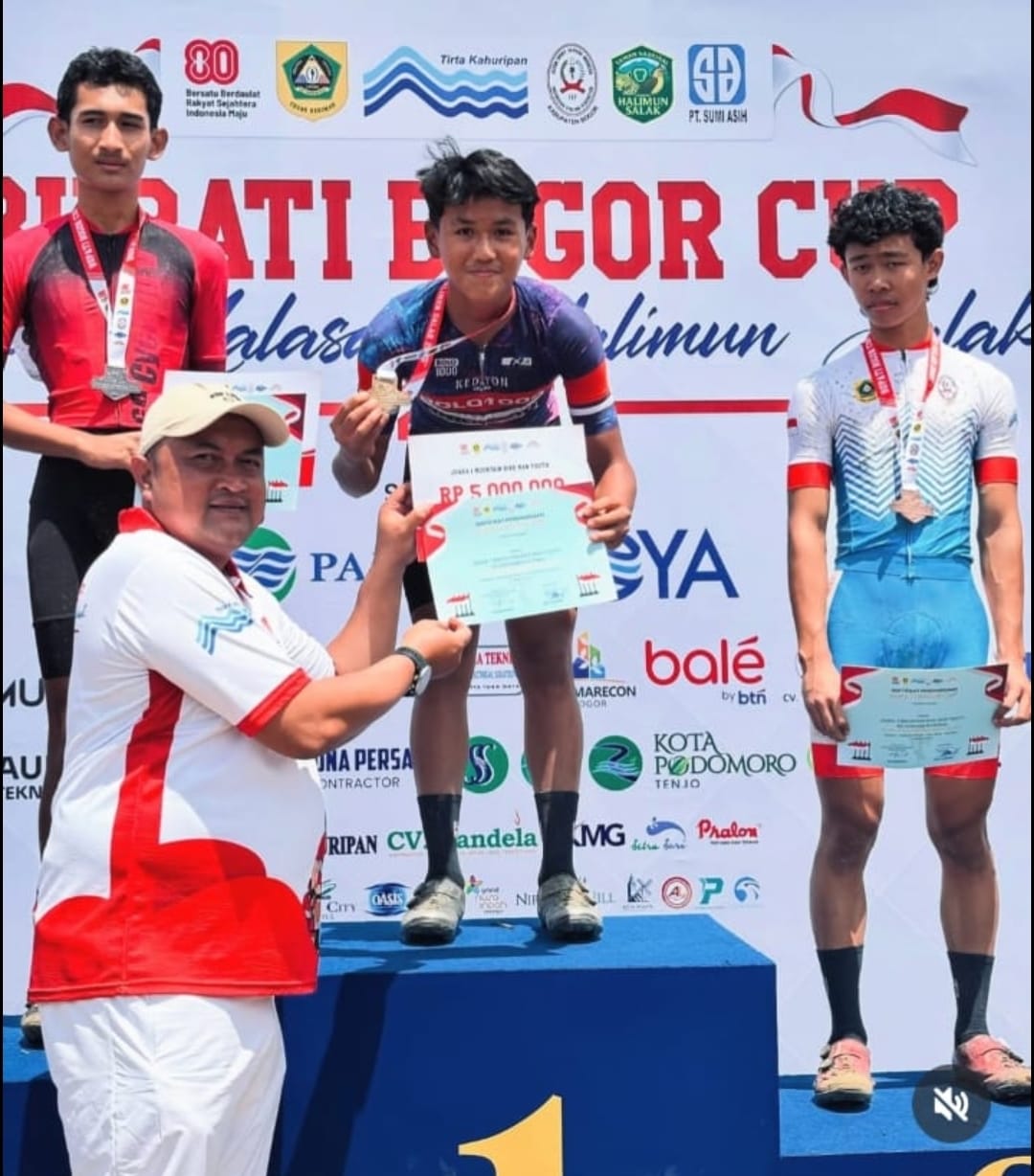 Atlet Sepeda Jambi Sabet Emas di Tour Malasari Halimun 2025
