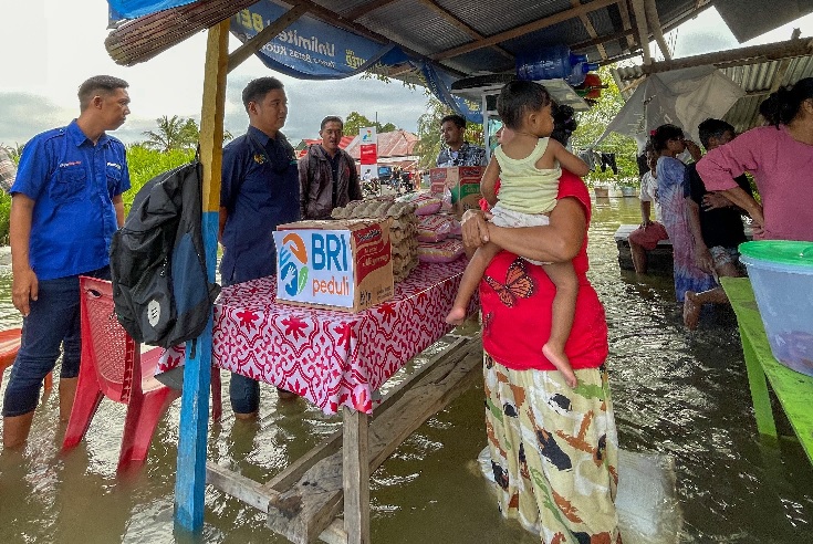 Tanggap Bencana Banjir, BRI Peduli Salurkan Bantuan Bagi Warga Terdampak di Luwu Utara dan Tanah Laut