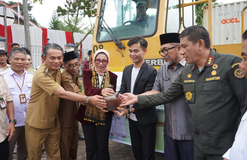 Sekda Sudirman Lepas Ekspor Pinang 36 Ton ke Bangladesh Senilai Rp. 1,3 Miliar