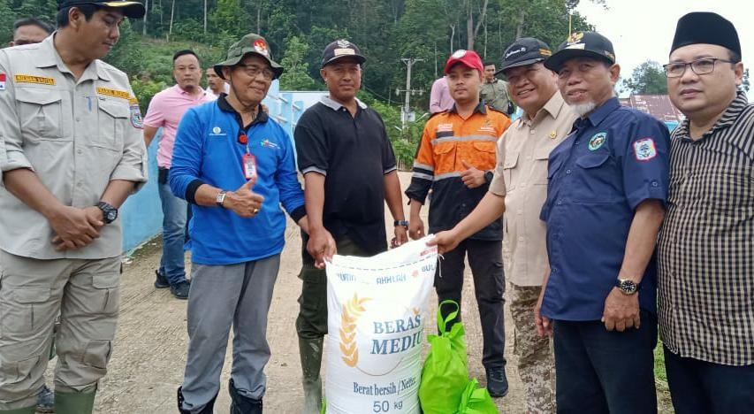 Bupati dan Wabup Merangin Salurkan  Bantuan Banjir