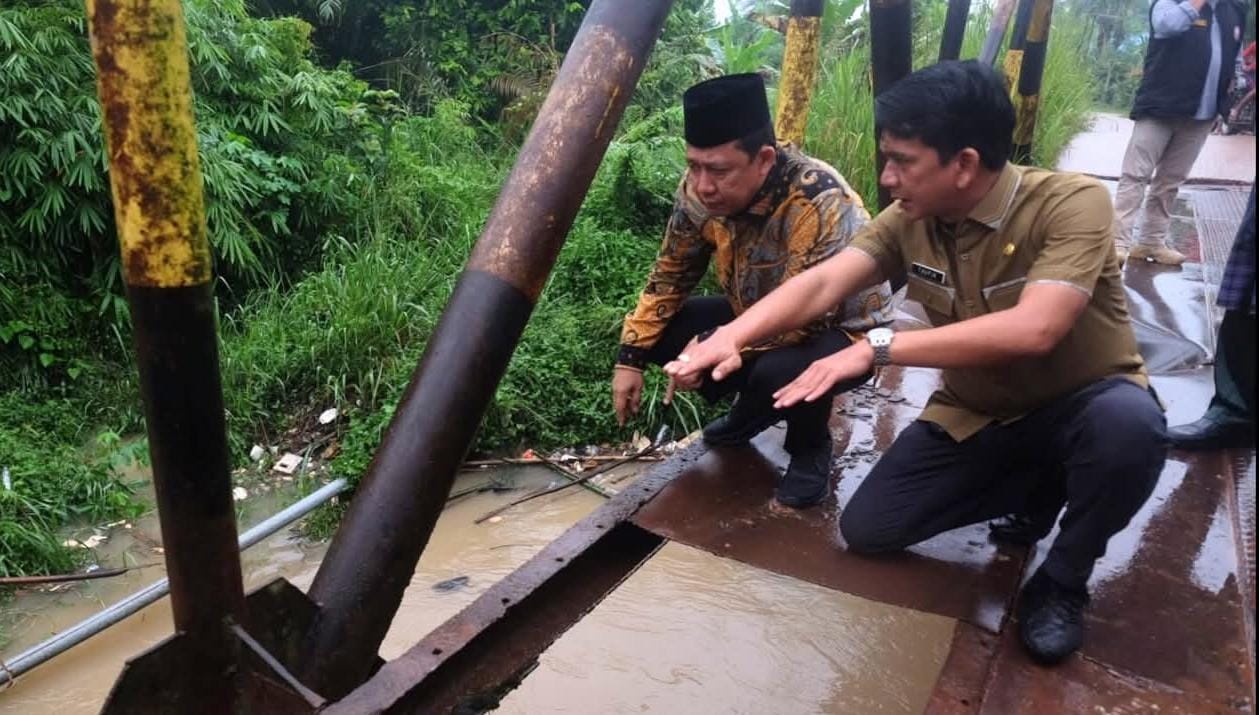 Bupati BBS Pastikan Jembatan Air Hitam Dibangun Permanen 2026