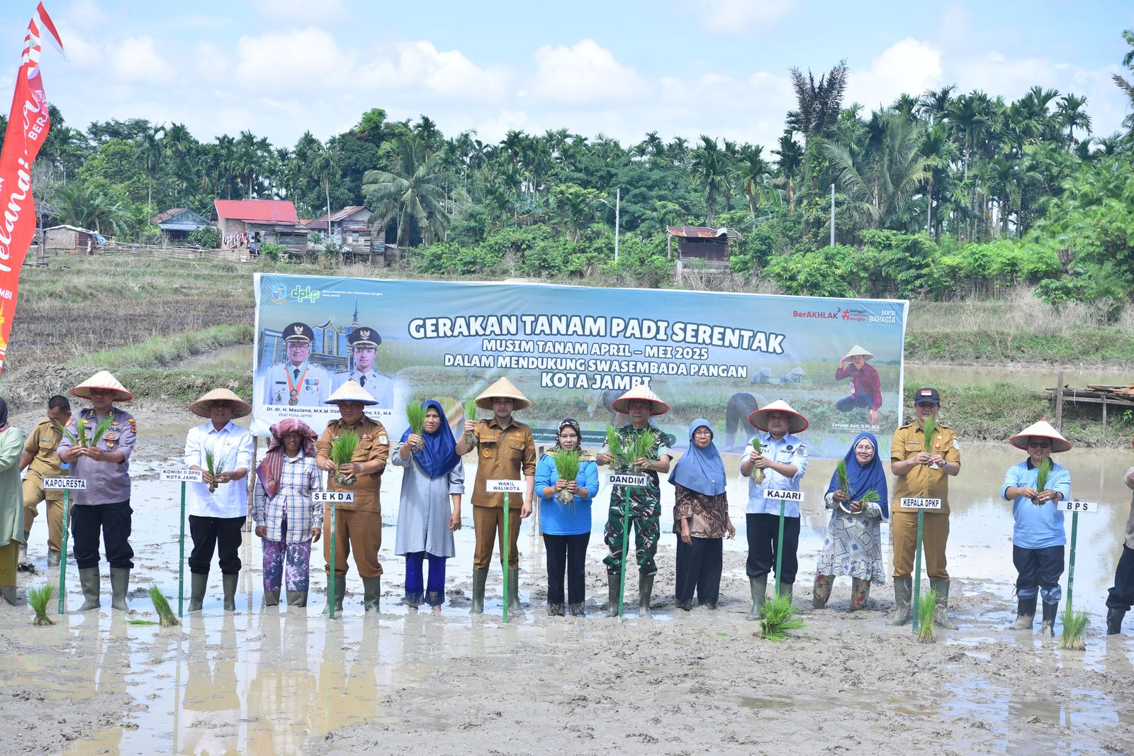 Gerakan Tanam Padi Serentak: Komitmen Pemkot Jambi Jaga Pangan dan Sejahterakan Petani