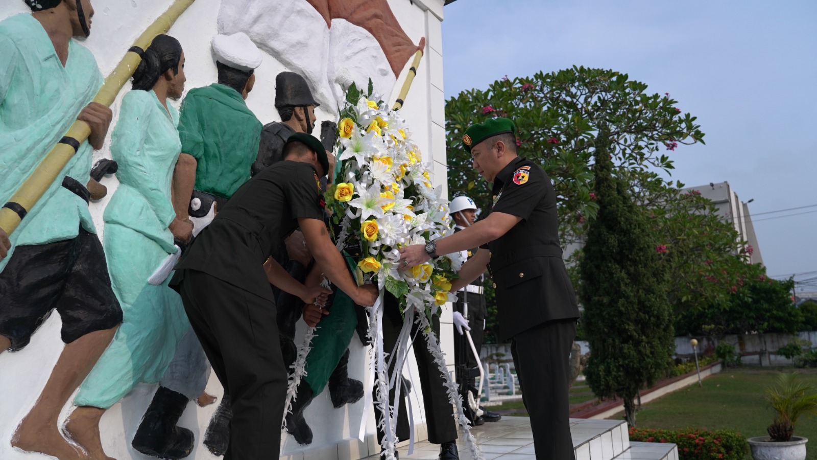 Kasrem 042/Gapu Pimpin Ziarah Rombongan Dalam Rangka Hut Ke-1 Kodam XX/Tuanku Imam Bonjol