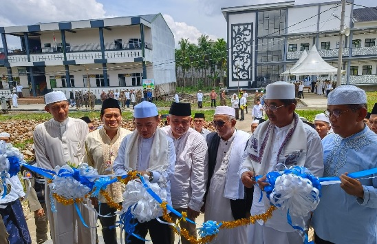 SKK Migas PetroChina Serahkan Gedung Asrama ke Ponpes Al - Baqiatush Shalihat