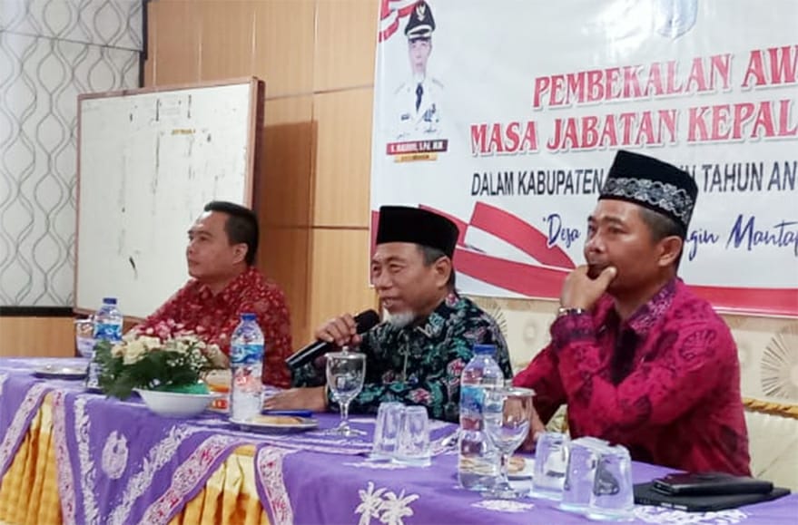 H Mashuri Beri Pembekalan Kades dari Dapil IV