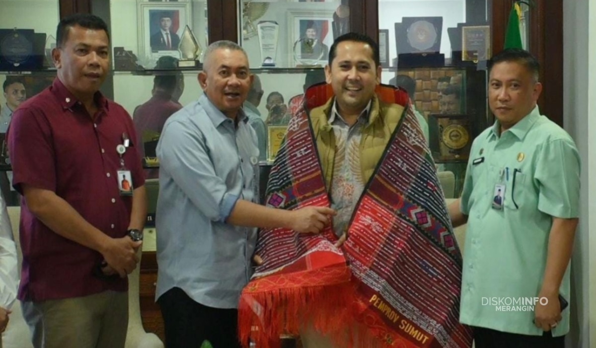 Wujud Empati Sumut, Pj Sekda Ulosi Bupati H M Syukur