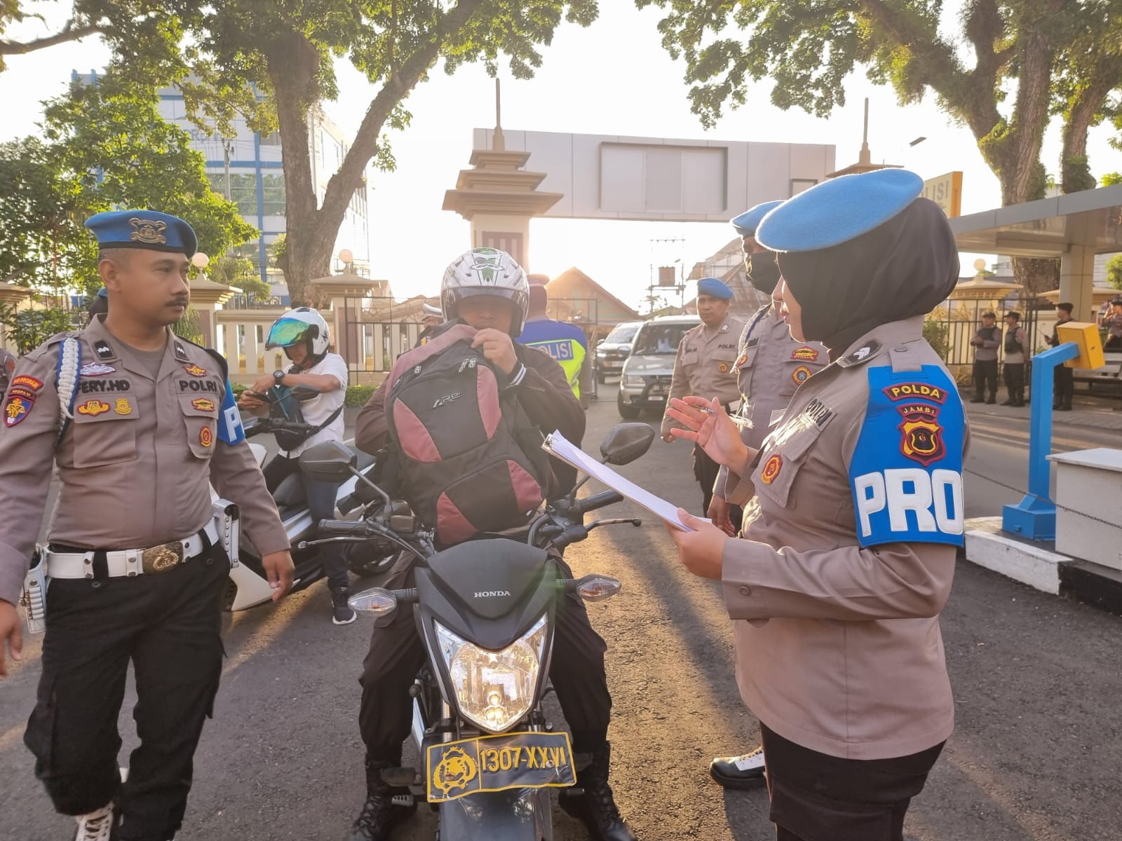 Tidak Dilengkapi SIM Atau STNK Saat Berkendara, 10 Personil Polda Jambi Ditilang