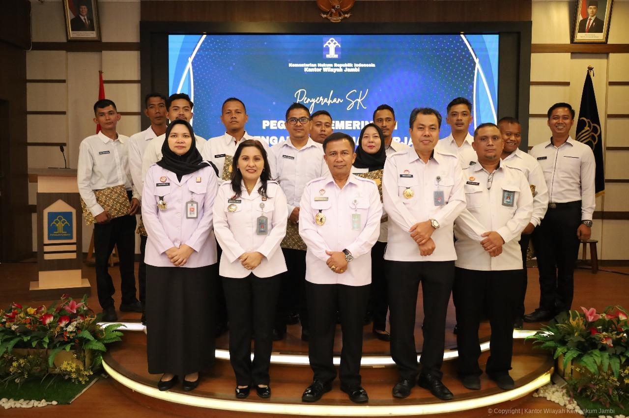 11 Pegawai Outsourcing Kanwil Kemenkum Jambi Resmi Diangkat Jadi PPPK Paruh Waktu