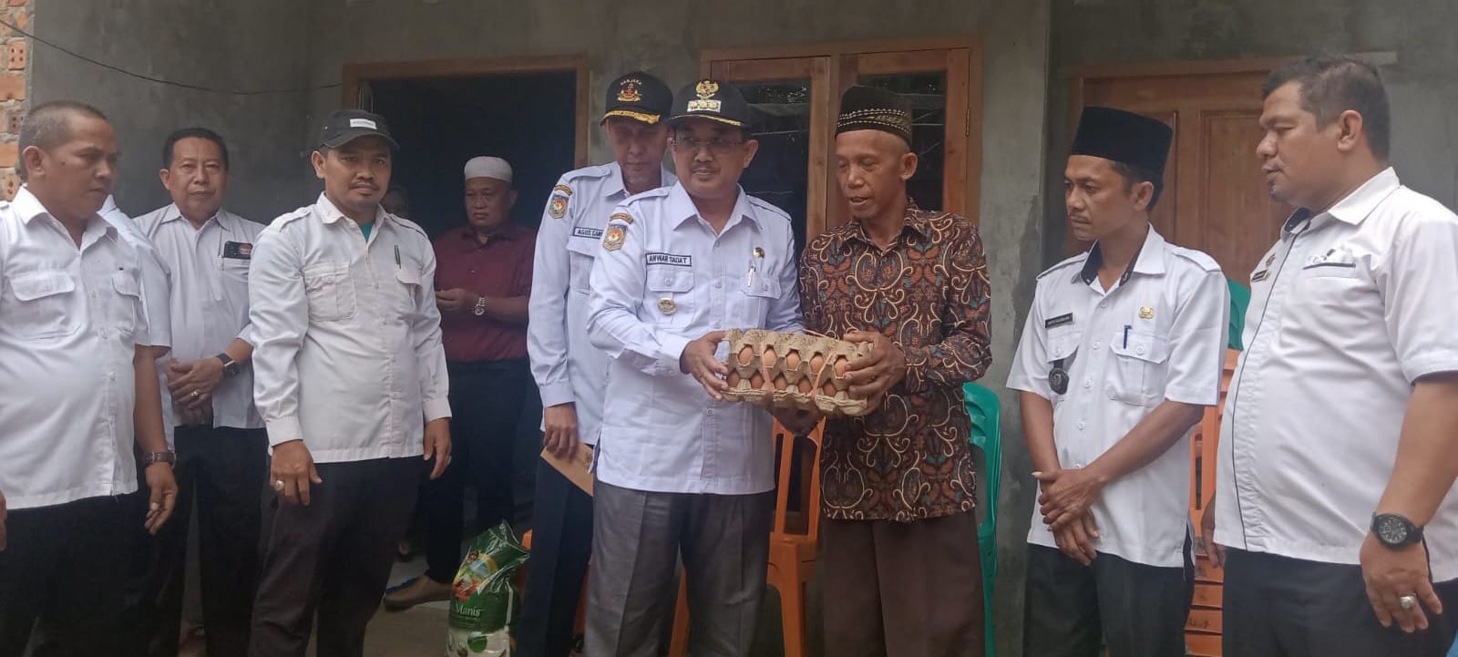 Turut Berduka Cita, Bupati Anwar Sadat Melayat ke Rumah Korban Dimakan Ular Piton