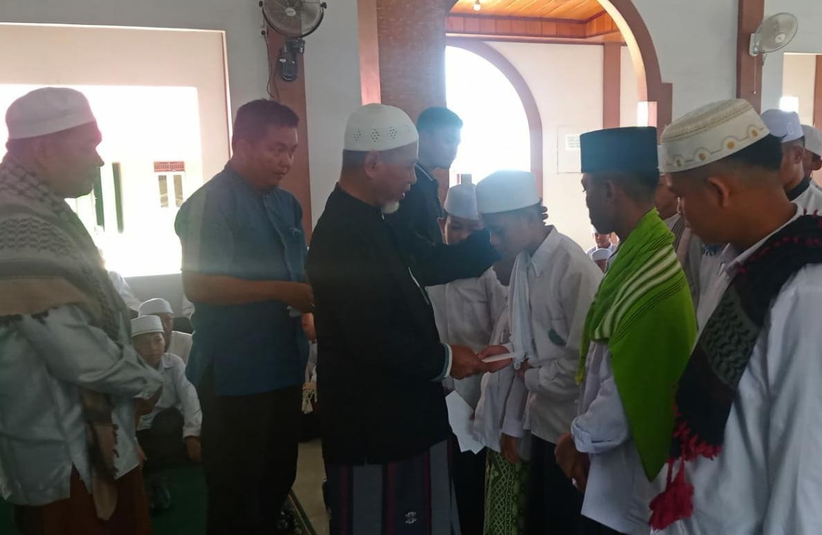 H Mashuri Santuni Santri Yatim Ponpes Tahfiz Fahimul Quran