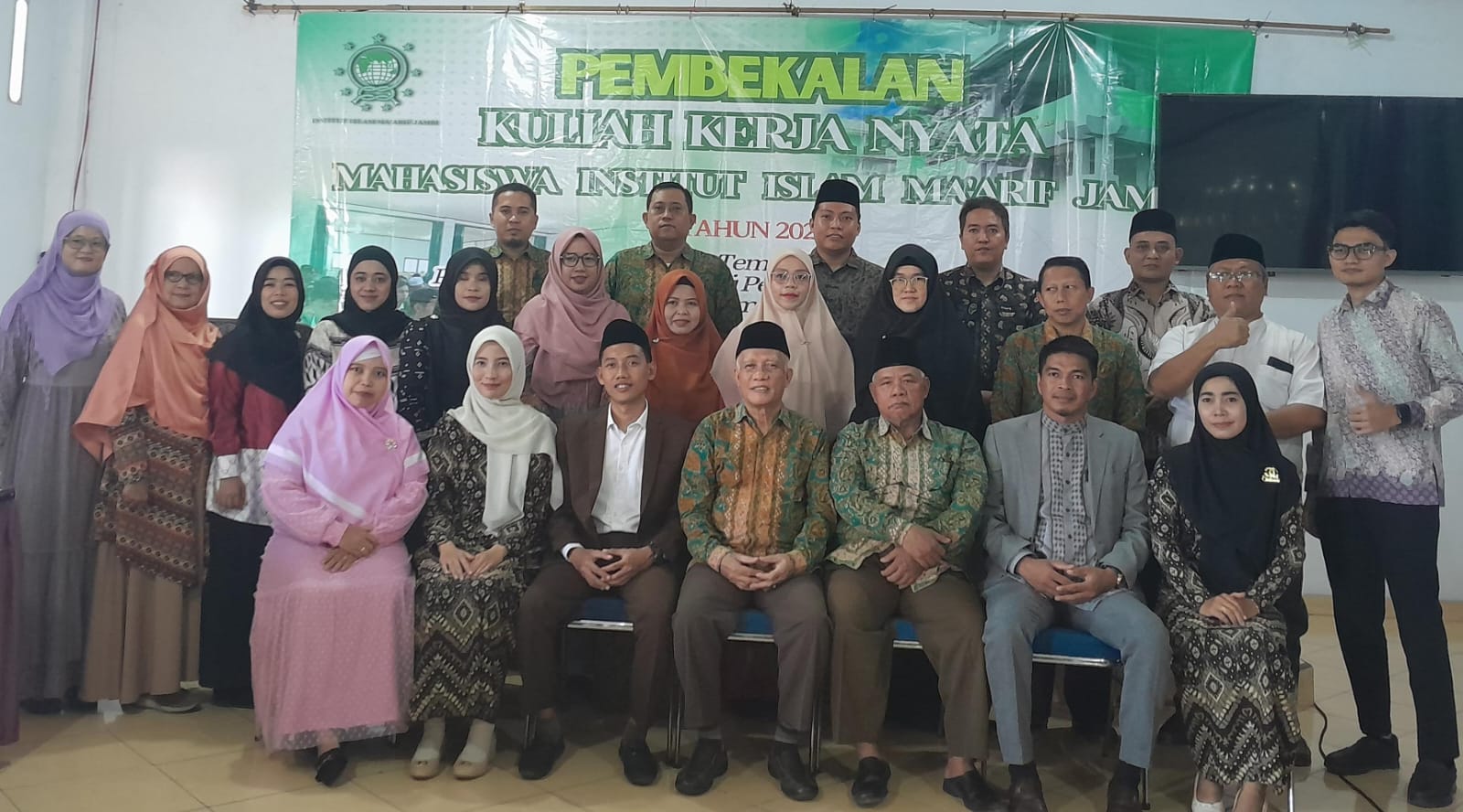 Institut Islam Maarif Jambi Lepas 121 Mahasiswa Ikuti KKN