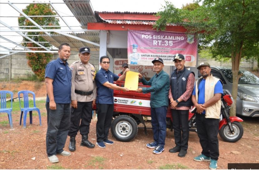 Budayakan Kebersihan Lingkungan, PTPN IV Regional 4 Serahkan Kendaraan Angkut Sampah