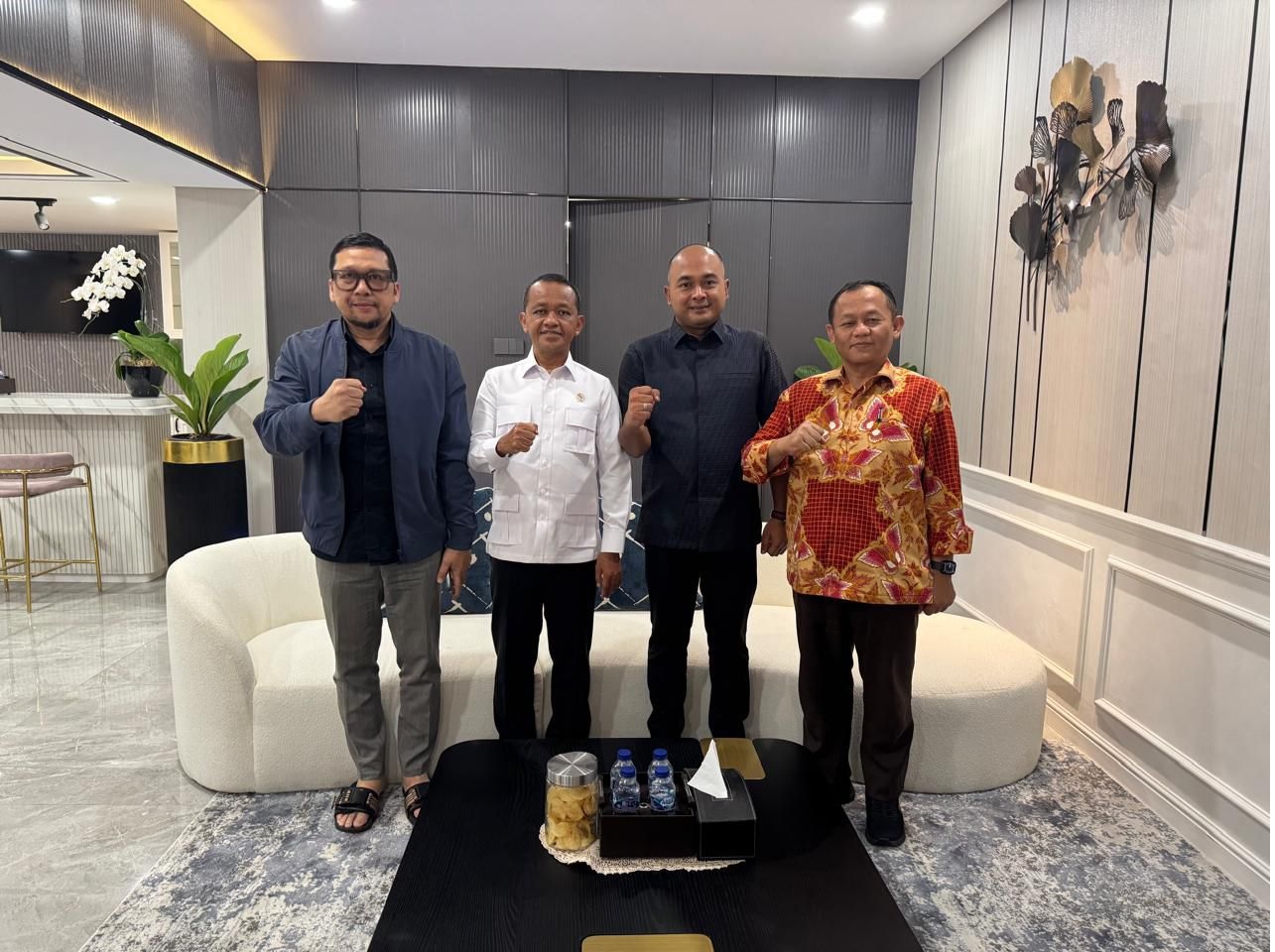 ARB Diminta Jadi Pengurus DPP, CE Dipastikan Aklamasi di Musda Golkar Jambi