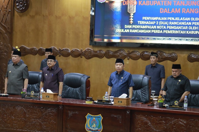 Bupati Anwar Sadat Sampaikan Nota Pengantar Dua Ranperda pada Rapat Paripurna DPRD
