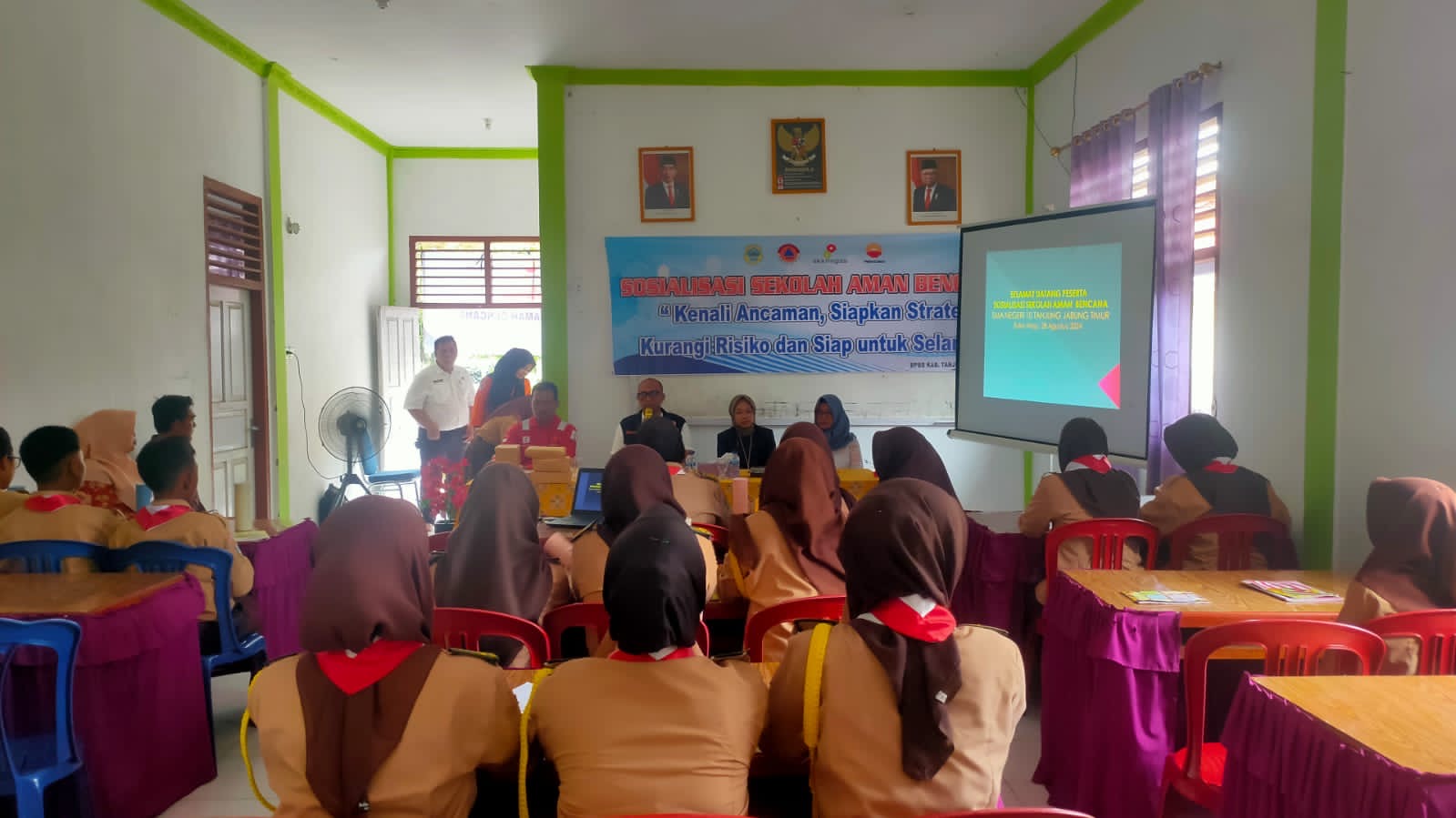 SKK Migas PetroChina – BPBD Sosialisasikan Sekolah Aman Bencana di SMAN 10 Tanjab Timur