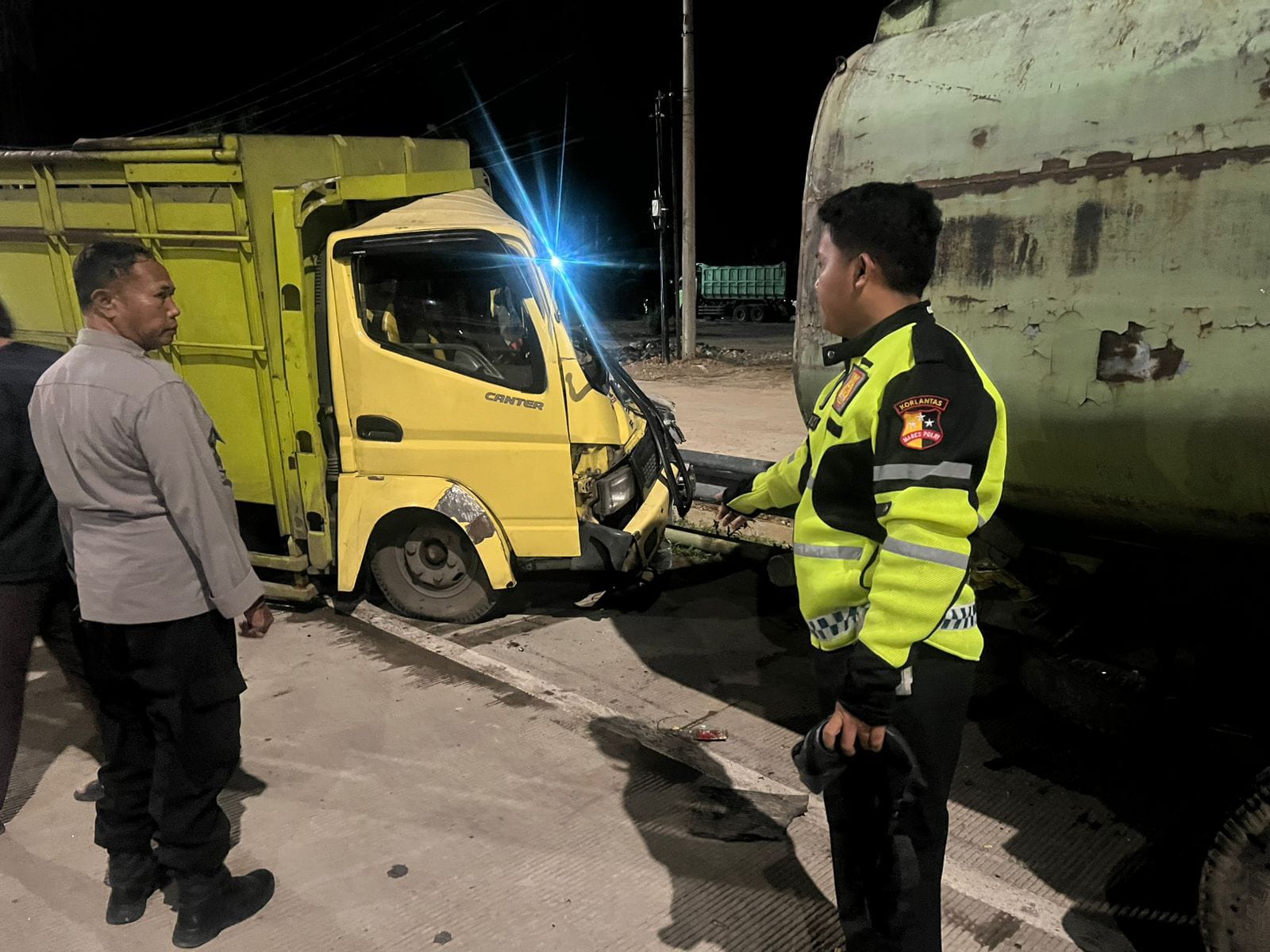 Tiga Truk Terlibat Kecelakaan Beruntun di Depan Pintu Tol Pijoan