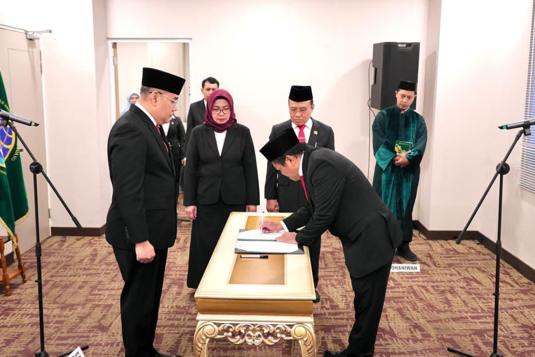 Lantik Pejabat Fungsional, Wamen Ossy Harapkan Peran Dosen Lektor dalam Transformasi STPN