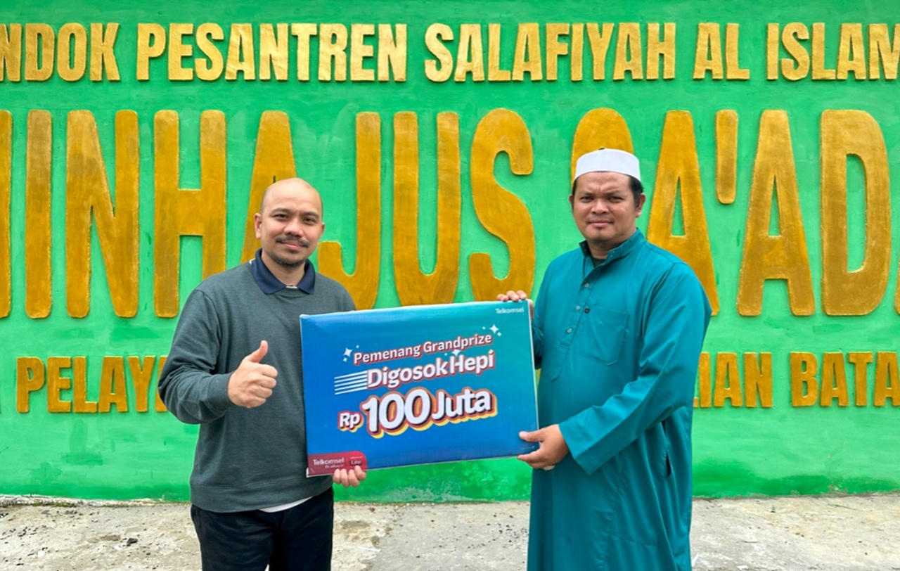 Pengurus Ponpes di Jambi Menang Grand Prize Rp100 Juta dari Undian Digosok Hepi Telkomsel