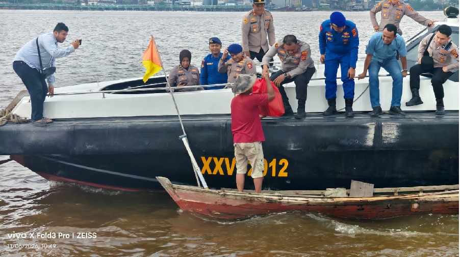 Polres Tanjab Barat Beri Bantuan Masyarakat Pesisir Terpencil