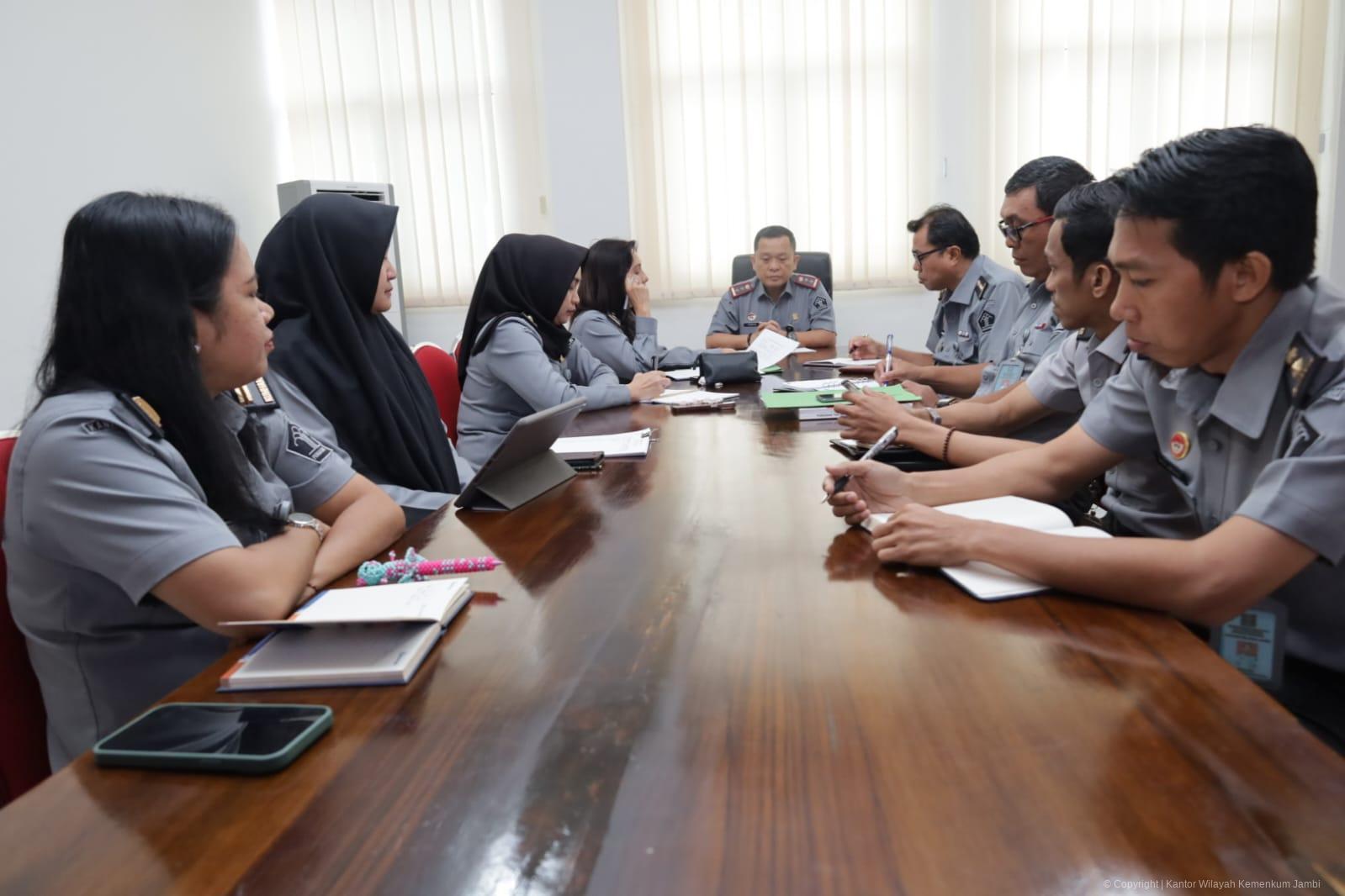 Optimalisasi Layanan Hukum, Kakanwil Kemenkum Jambi Gelar Rapat Bersama Divisi Yankum