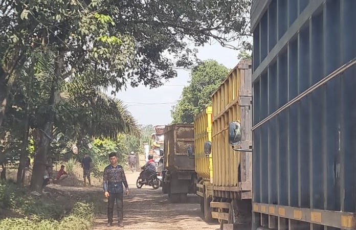 BREAKING NEWS: Operasional Truk Batu Bara Dari Sarolangun ke Pelabuhan Batanghari Dihentikan Mulai Malam Ini