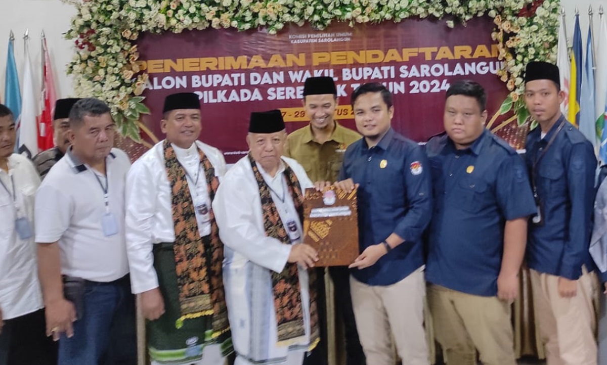 M. Madel-Nor Muhammad Daftar Pertama di KPU Sarolangun Sebagai Calon Bupati dan Wakil Bupati