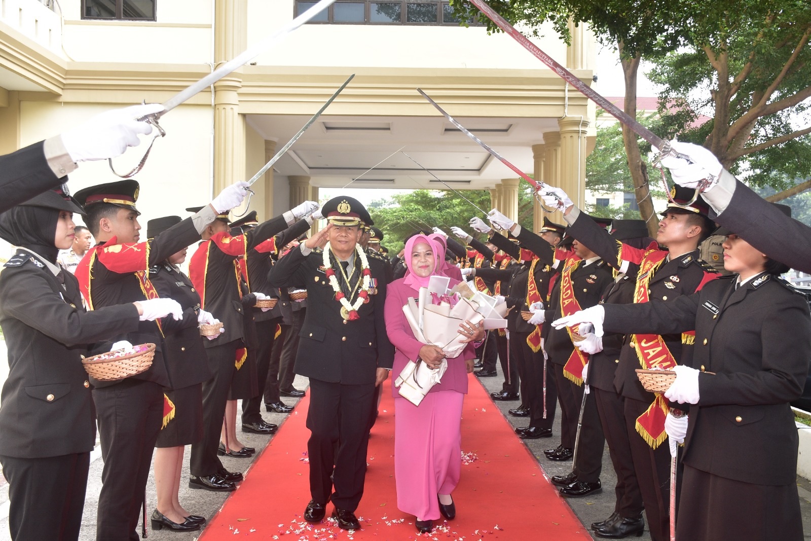 Kapolda Jambi Pimpin Pelaksanaan Acara Wisuda Purna Bhakti Personel Polda Jambi