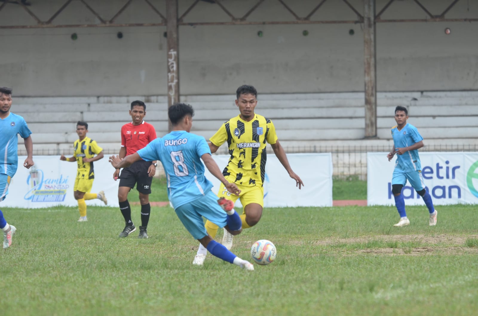 2 Bek Bawa Merangin Unggul 2-0 Melawan Bungo di Babak Pertama Semifinal Gubernur Cup 2025