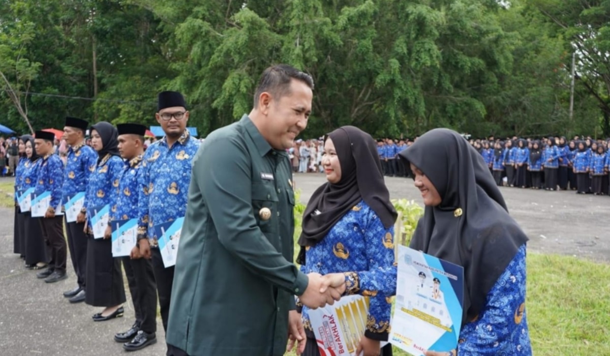 Bupati H M Syukur Lantik Sebanyak 1.375 Orang PPPK