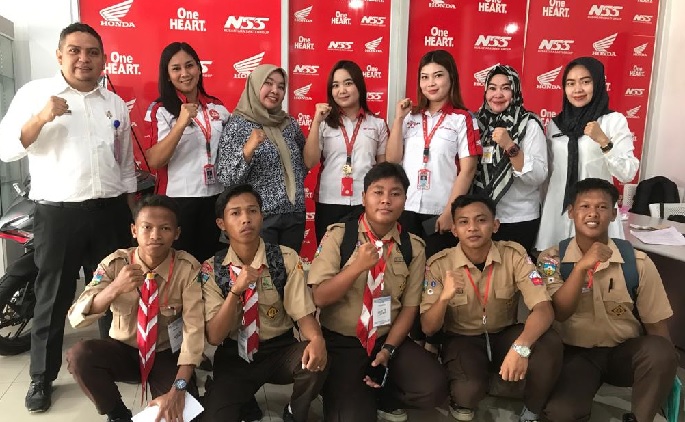 Kenali Budaya Industri Kerja, Pelajar SMK Kunjungi Dealer Honda di Kota Jambi 