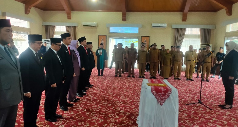 Bupati Tanjabtim Lantik 8 Pejabat Eselon II, Berikut Nama-Namanya