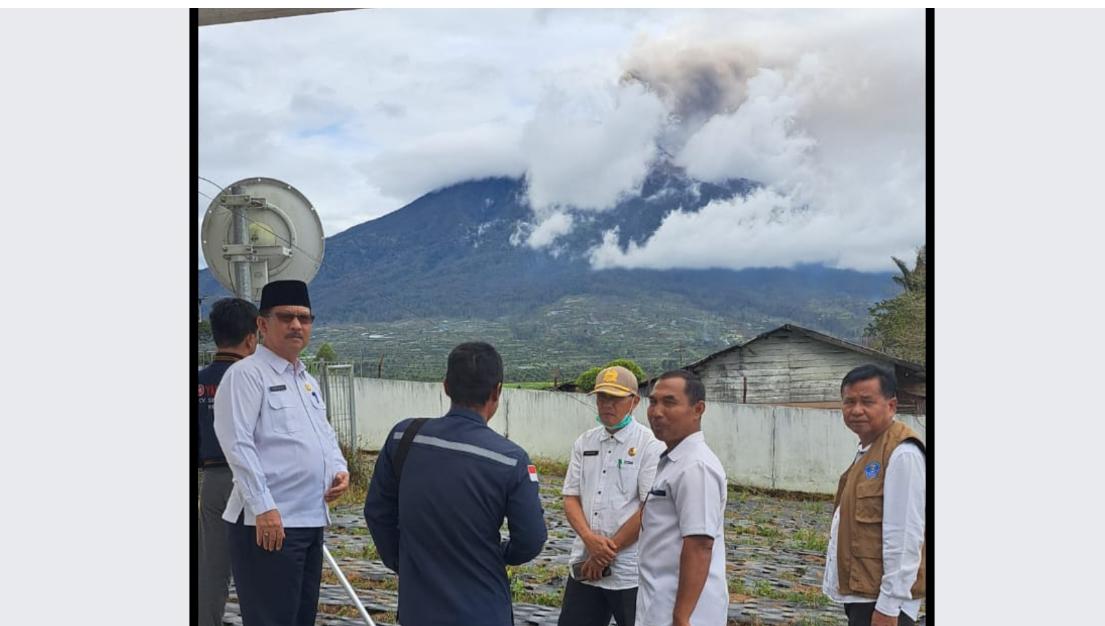 Jarak Semburan Abu Vulkanik Gunung Kerinci Hampir 1 Kilometer, Maskapai Dilarang Melewati Gunung