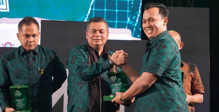 Kemas Faried Terima HIPMI Award, Legislatif Dinilai Berperan Penting Dorong Ekonomi Lokal